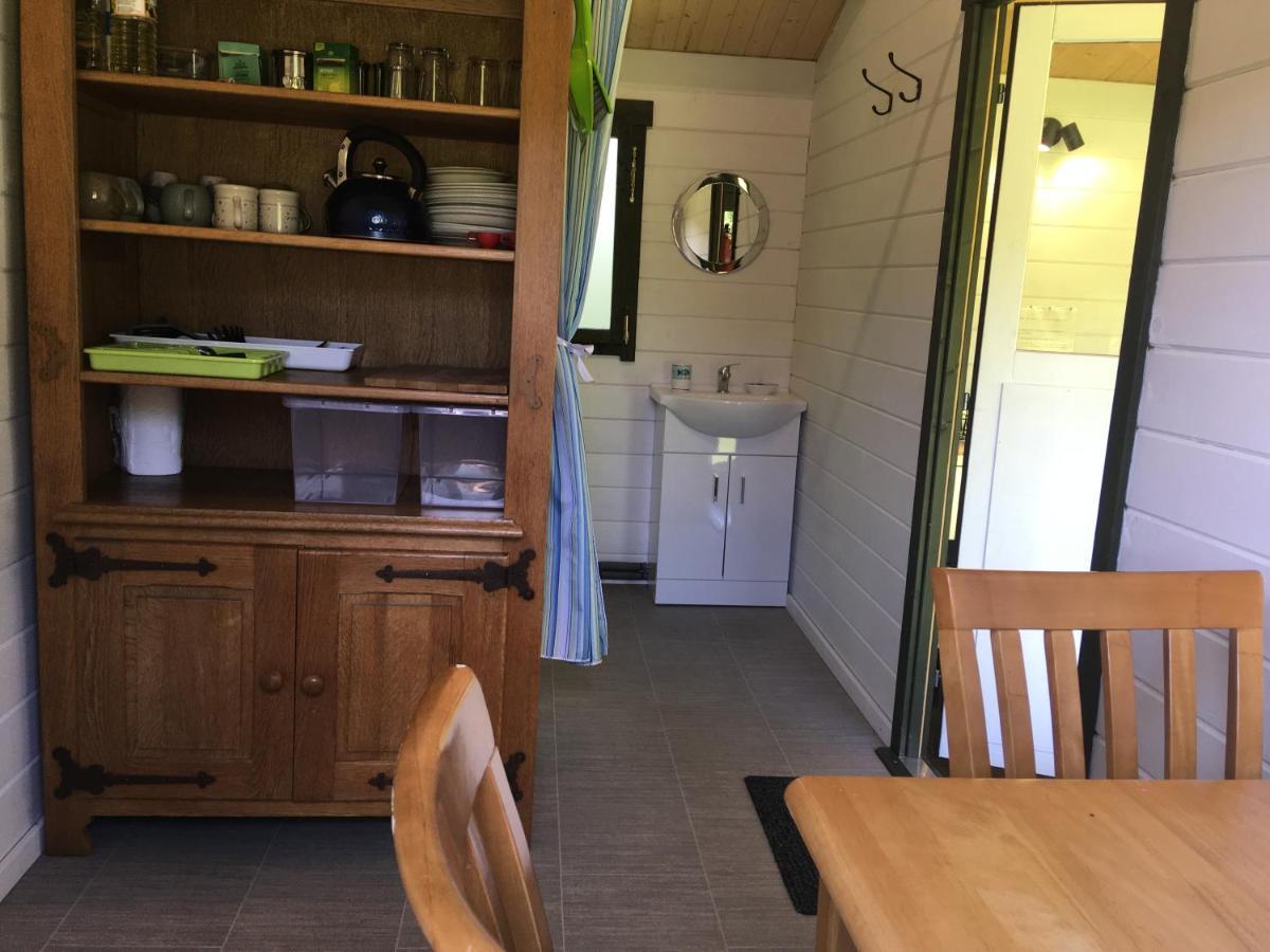 Farm stay Foxgloves And Fairytales Hut With Hot Tub Llanwrda